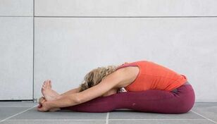 Yoga exercises to straighten the abdomen