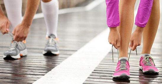 Tie shoelaces before jogging for weight loss