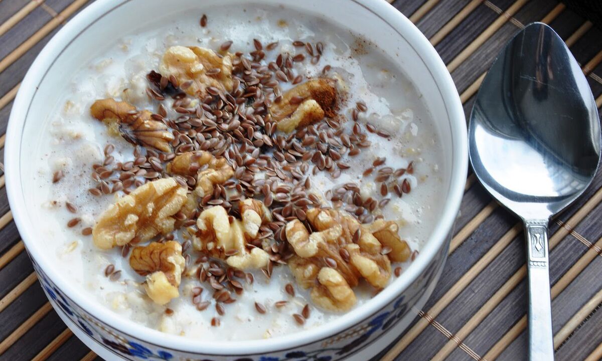 Flax porridge with milk - a healthy breakfast for those who are losing weight