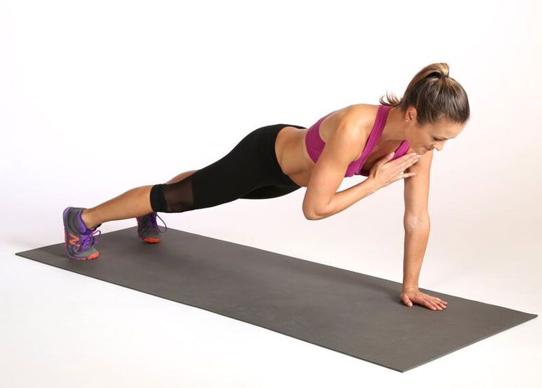 Touch the plank alternately with the shoulder